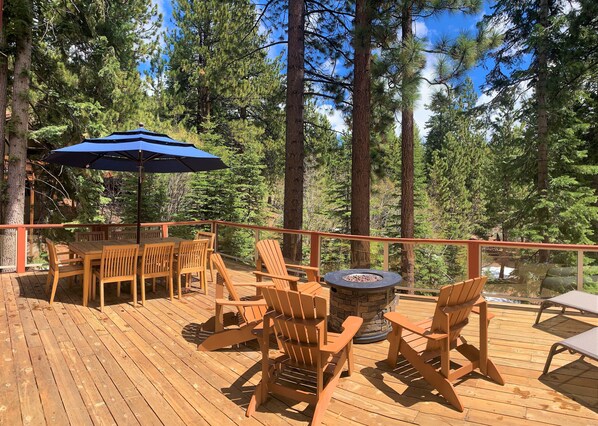 Large deck with propane fire pit. Perfect for sunny days and relaxing evenings.