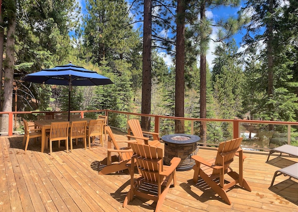 Large deck with propane fire pit. Perfect for sunny days and relaxing evenings.