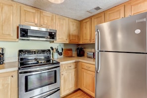 Full Size Appliances in Kitchen