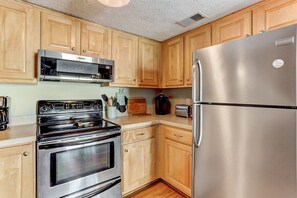 Full Size Appliances in Kitchen