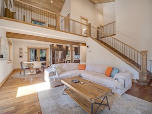 Living room with modern gas fireplace, lounge seating with vaulted ceilings