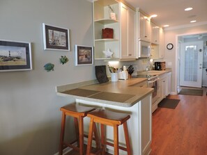 Dining/kitchen