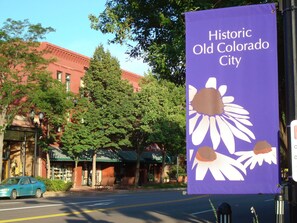 THE COTTAGE IS 5 BLOCKS TO HISTORIC DISTRICT OF OLD COLORADO CITY 