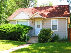 THE COTTAGE IS LOCATED ON A QUIET STREET JUST A FEW BLOCKS TO HISTORIC DISTRICT