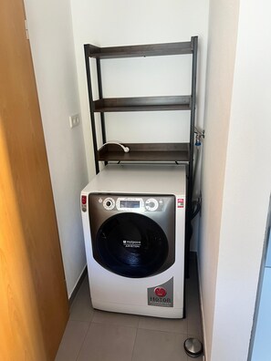 Ferienwohnung, 85qm mit 2 Schlafzimmer und Balkon für max. 5 Personen-Waschtrockner