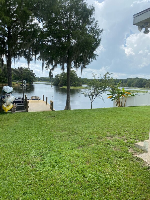 Dock w pontoon and kayaks