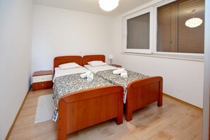 Schlafzimmer 1