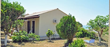 The Yannis beach house at Agios Gordios on Corfu