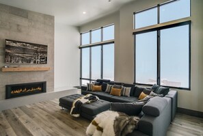Gorgeous living room with fireplace and located just above Schweitzer Village