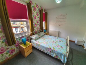 Double bed with EMMA mattress and top quality pillows