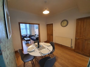 Through lounge with dining area