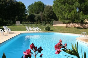 the pool and pretty flowers