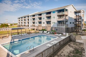 807_Exterior
