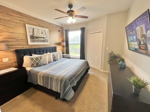 2 King Master Bedrooms, 55" Flat Screen Tv and Ceiling Fan