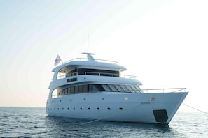 Maldives Safari Yacht Cruise - Maldives Travel Company