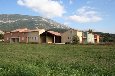 House with pool near the Verdon, shops and nature activities