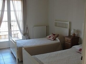Twin Bedroom 