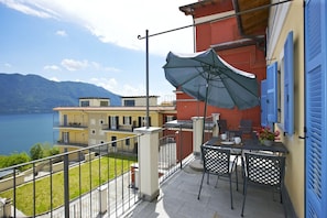 Ca. 16 m² großer Sonnenbalkon mit fantastischer Sicht auf den See
