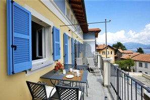Ca. 16 m² großer Sonnenbalkon mit fantastischer Sicht auf den See