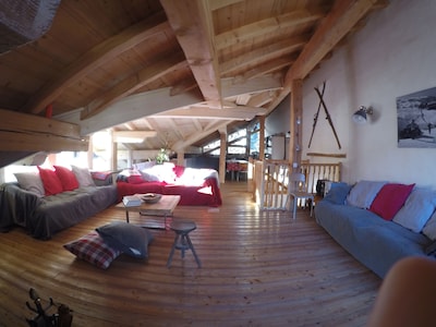 Large charming 5-bedroom chalet connected to Arcs 2000