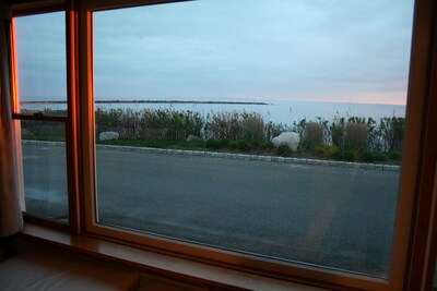 Ocean Front 2 bedroom house in cozy Breakwater Village! 