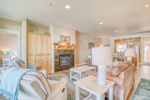 Living Room with fireplace