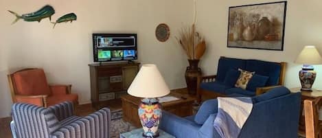 Living Room / AC / Ceiling Fan/ Wi- fi/ Smart TV