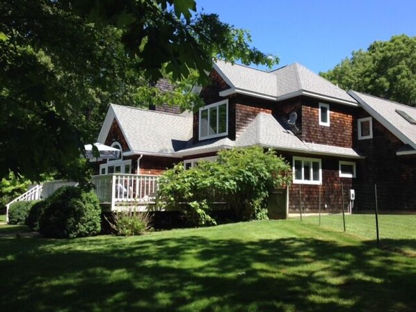 Secluded 4 BR with 1000 sq ft pool between East Hampton and Amagansett 