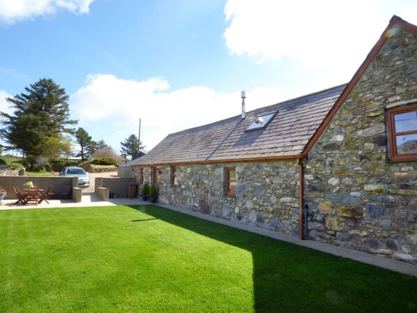 Stunning barn conversion - with wooden beams and woodburner  