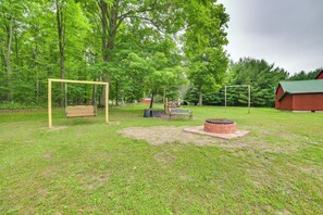 Yard | Fire Pit | Swing Bench