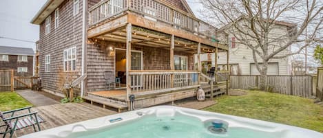 Back Yard with Hot Tub Amenity