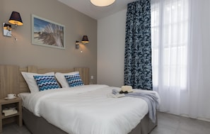 There's a double bed in the bedroom.