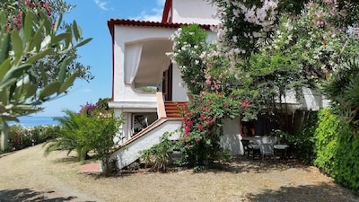 Apartment in a panoramic villa 300 meters from the sea, 3 km from the Spa. Wifi