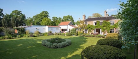 Vicarage House & Pool House is a luxury eight bedroomed property in the heart of the Norfolk Brecks