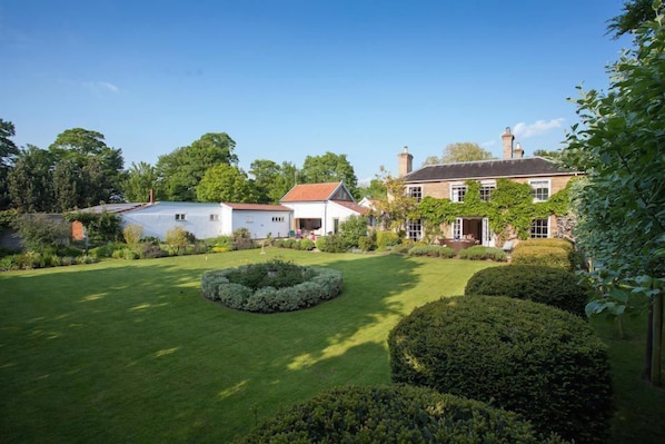 Vicarage House & Pool House is a luxury eight bedroomed property in the heart of the Norfolk Brecks