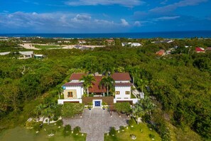 Villa Yarari 17: aerial view of the property and nearby ocean