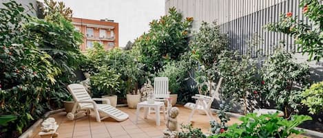 Patio -jardin interior, privado  para usar como solarium o zona de relax.