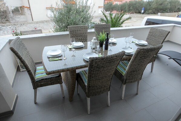 Outdoor dining