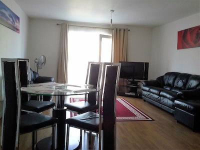 SPACIOUS 2 BEDROOM APARTMENT,SLEEPS 6