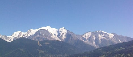 vue depuis le balcon du salon