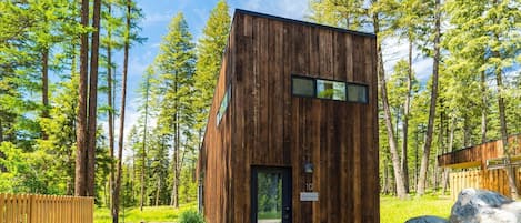 The Two Medicine cabin at Stoner Creek Cabins