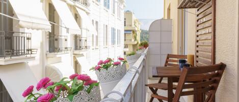 Balcony looking to quiet street