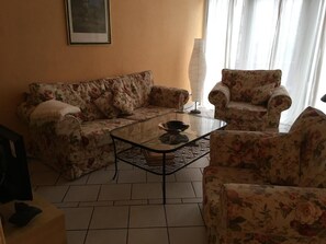 Living area. Picture 1