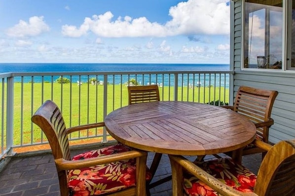 Full unobstructed ocean views 