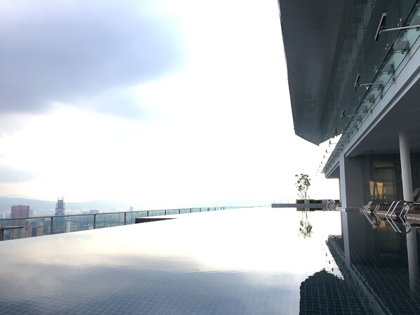 KL Sentral Rooftop Infinity Pool (E)