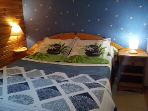 la chambre 12 m² . Je peux installer un lit en 80 à côté pour une personne supp