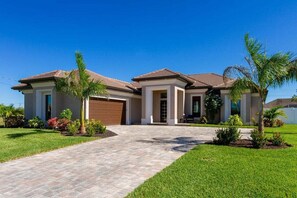 Front elevation of Coral Paradise