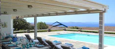 The pool, sea view, shaded dining area