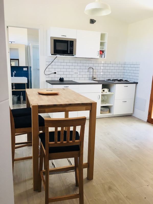 Fully fitted brand new kitchen 