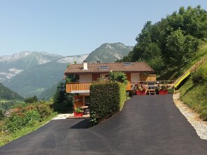 Chalet très indépendant grand parking privé. Une maison rien que pour vous !